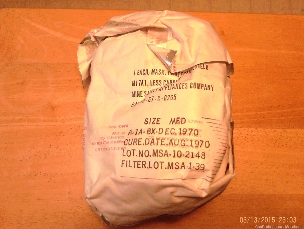 M17A1 gas mask NIB -img-3