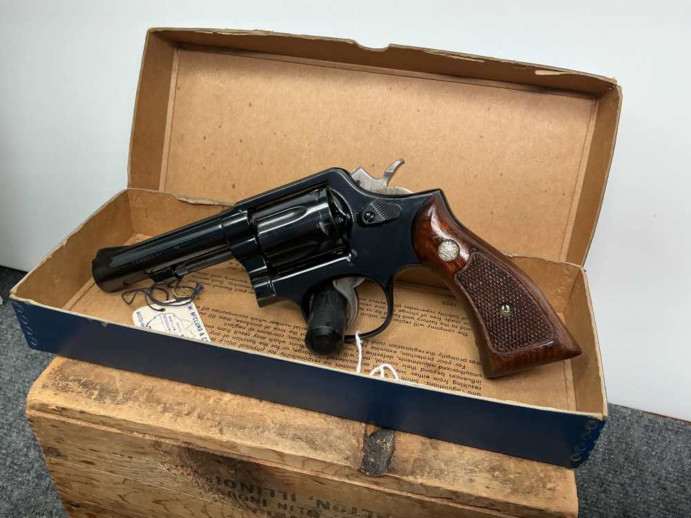 Used Smith Military & Police model 10-6 with original box *PENNY*-img-1