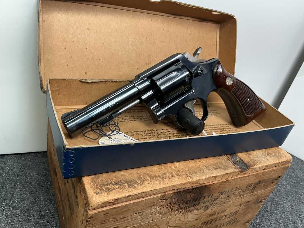 Used Smith Military & Police model 10-6 with original box *PENNY*-img-0