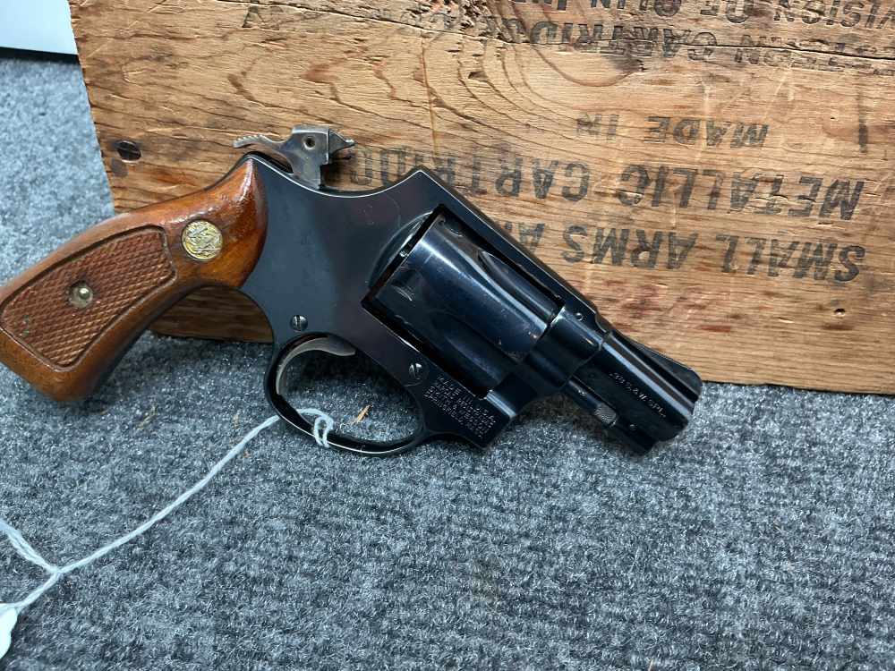 Vintage Smith & Wesson model 36 2" .38 spl W/ BOX * PENNY*-img-12
