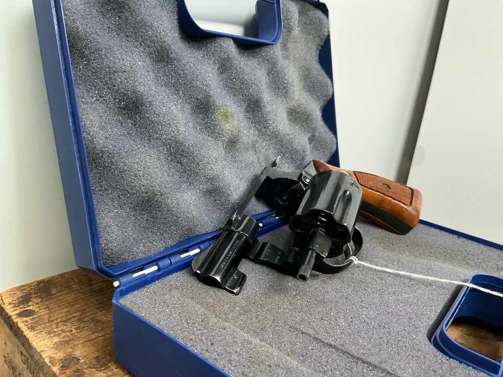 Vintage Smith & Wesson model 36 2" .38 spl W/ BOX * PENNY*-img-2