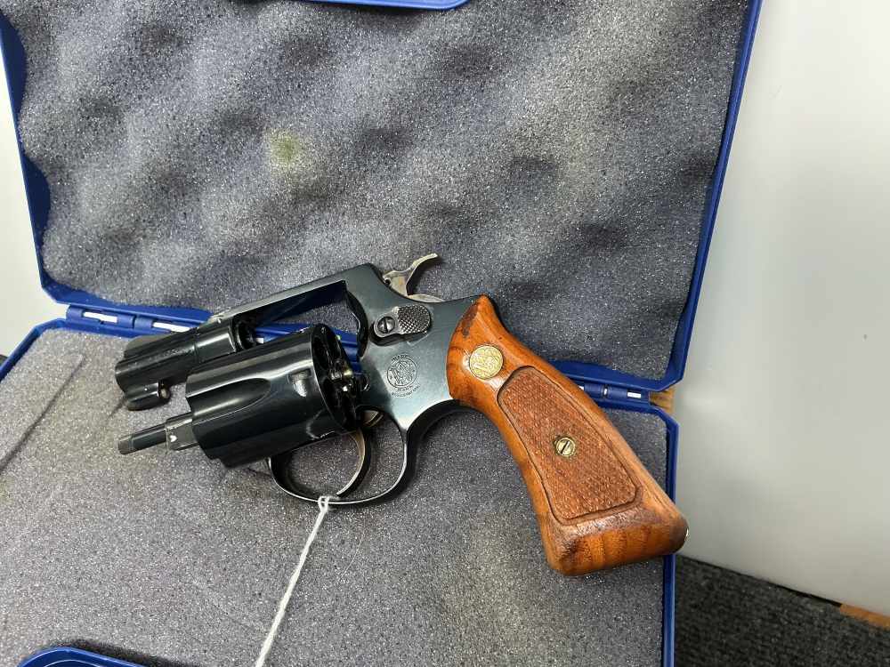 Vintage Smith & Wesson model 36 2" .38 spl W/ BOX * PENNY*-img-1