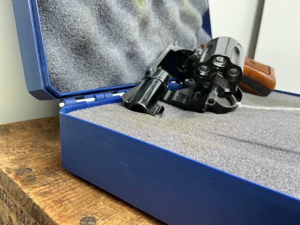 Vintage Smith & Wesson model 36 2" .38 spl W/ BOX * PENNY*-img-3
