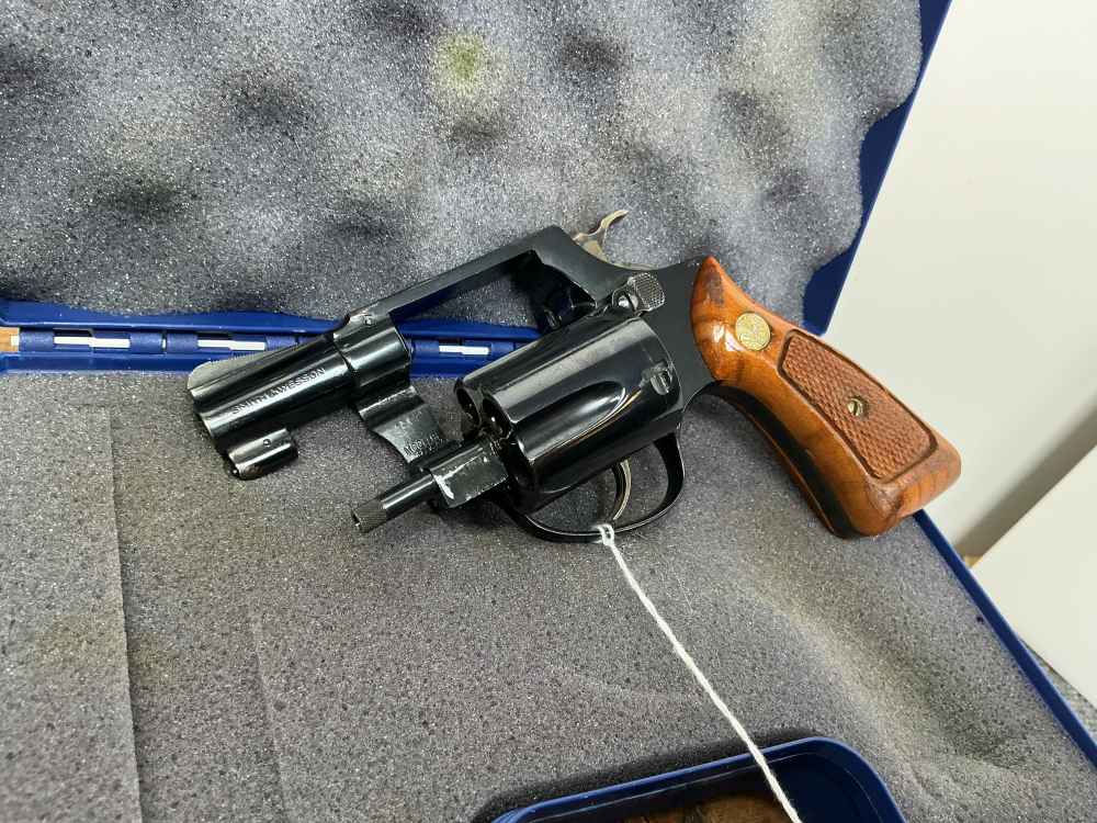 Vintage Smith & Wesson model 36 2" .38 spl W/ BOX * PENNY*-img-0