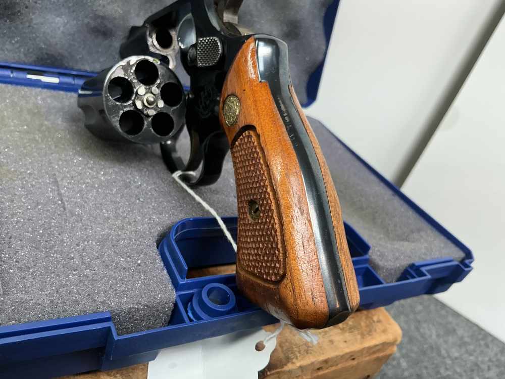 Vintage Smith & Wesson model 36 2" .38 spl W/ BOX * PENNY*-img-5