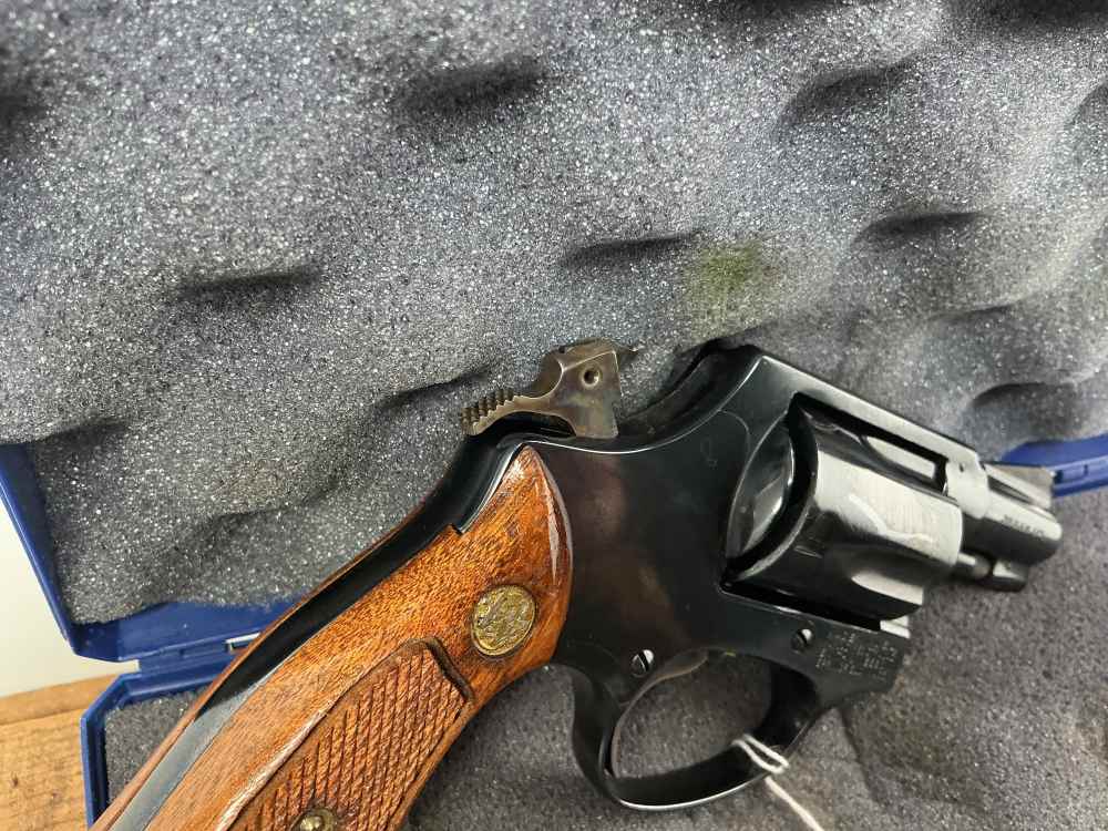 Vintage Smith & Wesson model 36 2" .38 spl W/ BOX * PENNY*-img-10