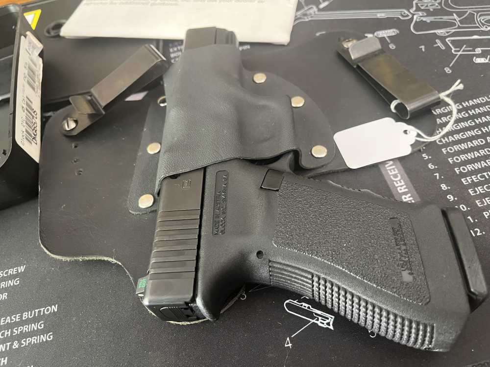 Very Nice Factory Glock 21C Gen 3 complete w/Tub, mags, paperwork, etc.  -img-10