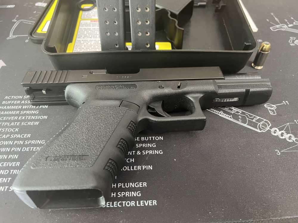 Very Nice Factory Glock 21C Gen 3 complete w/Tub, mags, paperwork, etc.  -img-6