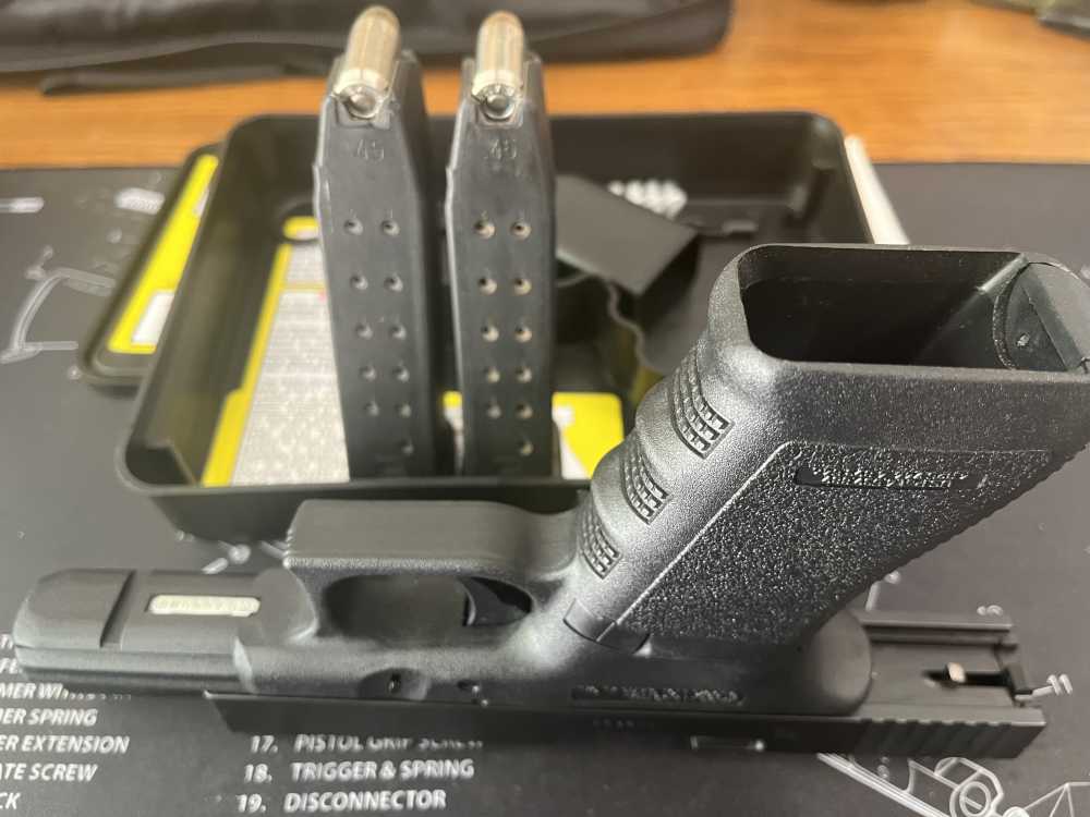 Very Nice Factory Glock 21C Gen 3 complete w/Tub, mags, paperwork, etc.  -img-19