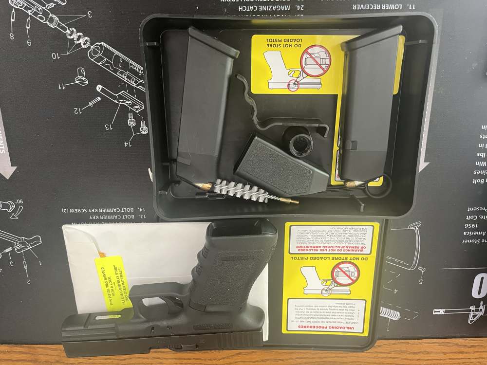 Very Nice Factory Glock 21C Gen 3 complete w/Tub, mags, paperwork, etc.  -img-18