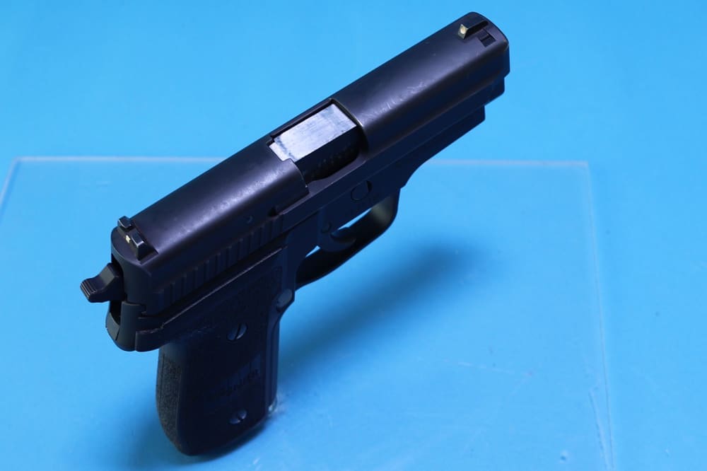 Sig Sauer P229 .40 3.9" Barrel German Frame 2-10 Rd Magazines Hard Case-img-4
