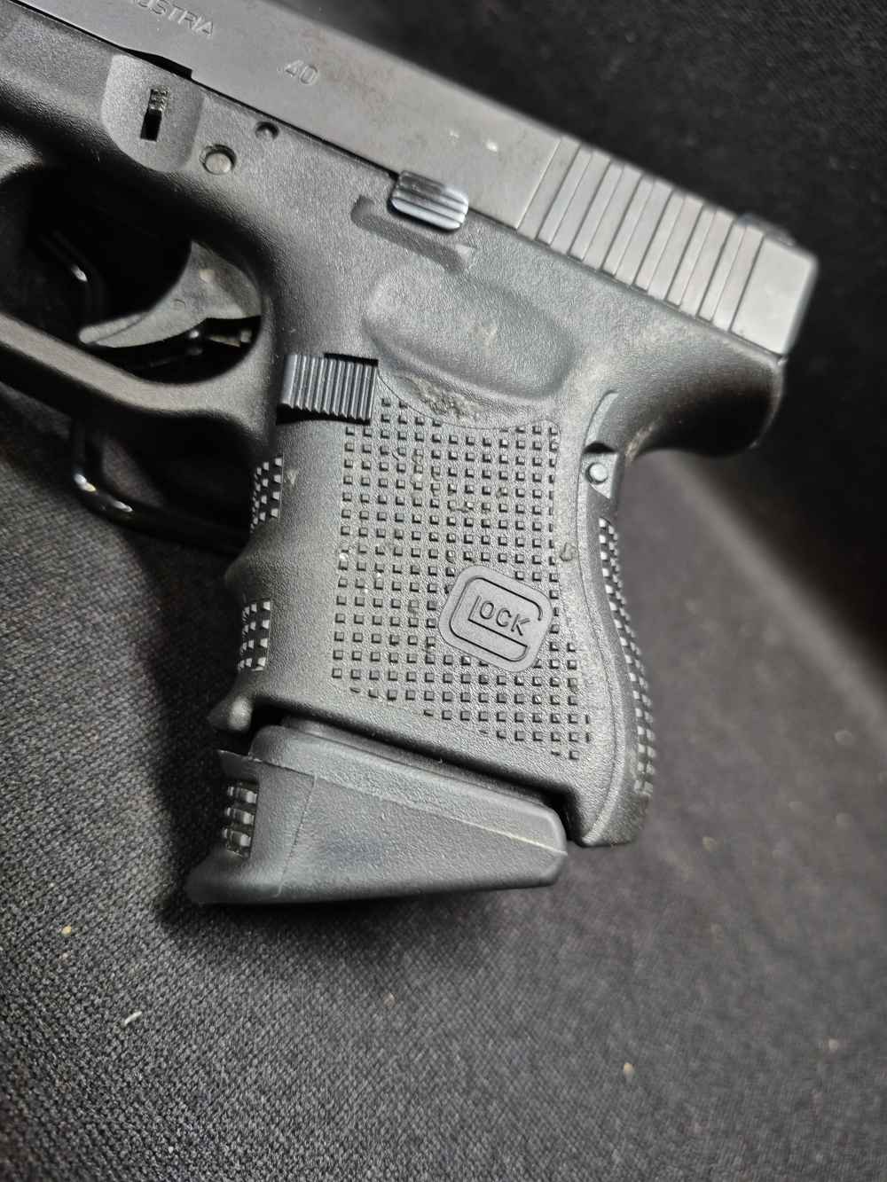 Glock 27 Gen 4 .40 S&W Pistol with Three Magazines, Accessories, Hard Case-img-9
