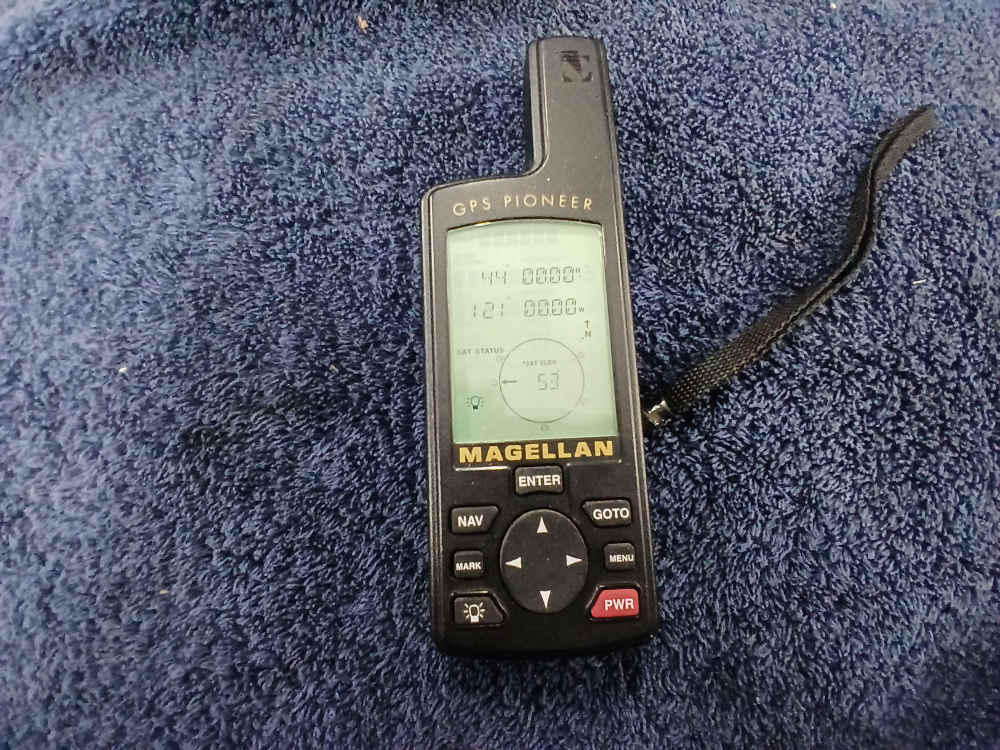 MAGELLAN PIONEER GPS  HANDHELD  P-2116 -img-1