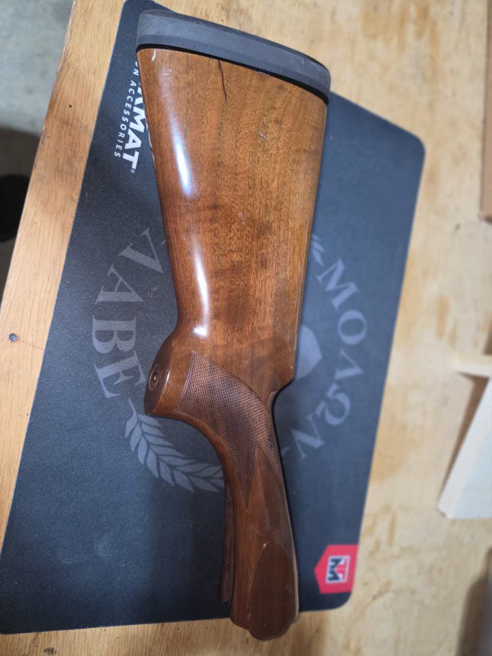 Beretta 686 stock-img-0