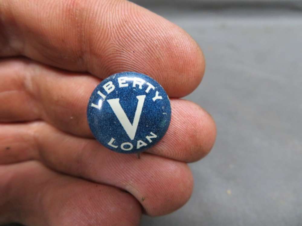 LOT OF 5 WWII AMERICAN WAR BOND BUTTONS PINS-img-3