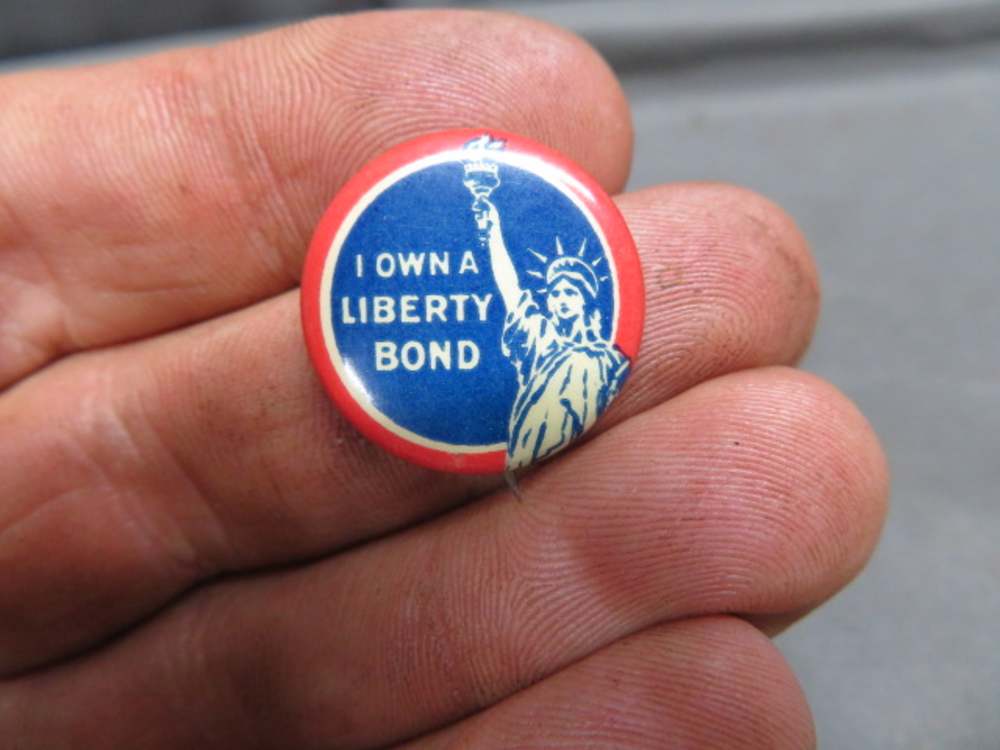 LOT OF 5 WWII AMERICAN WAR BOND BUTTONS PINS-img-7
