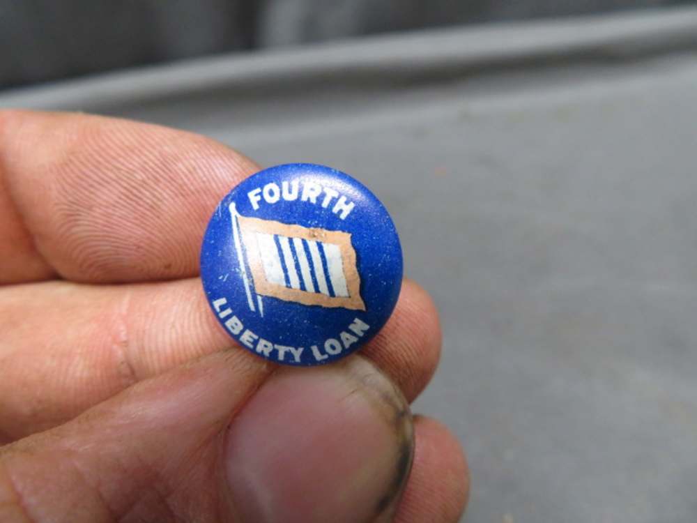 LOT OF 5 WWII AMERICAN WAR BOND BUTTONS PINS-img-9