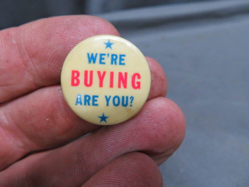 LOT OF 5 WWII AMERICAN WAR BOND BUTTONS PINS-img-5