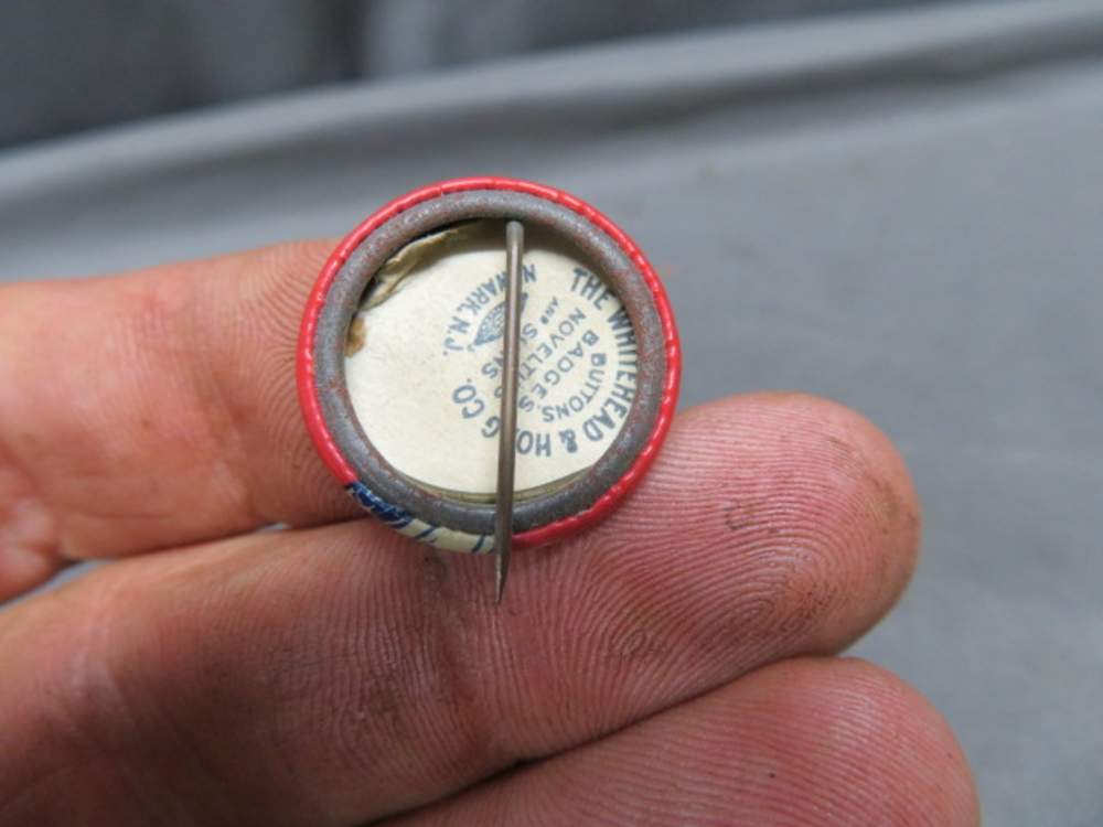 LOT OF 5 WWII AMERICAN WAR BOND BUTTONS PINS-img-8
