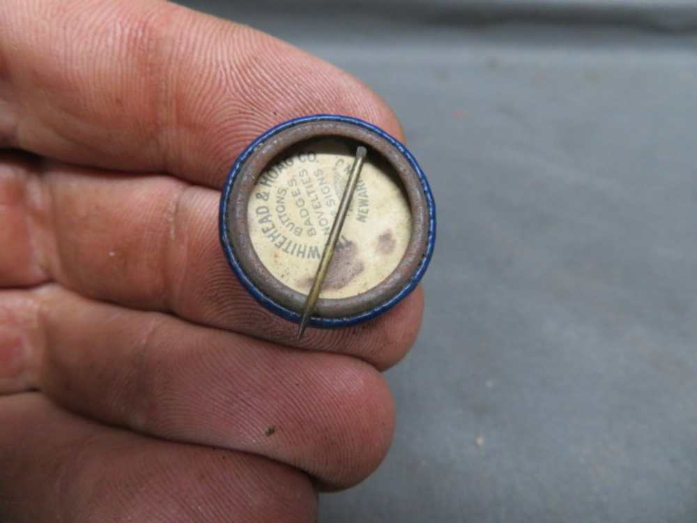 LOT OF 5 WWII AMERICAN WAR BOND BUTTONS PINS-img-2