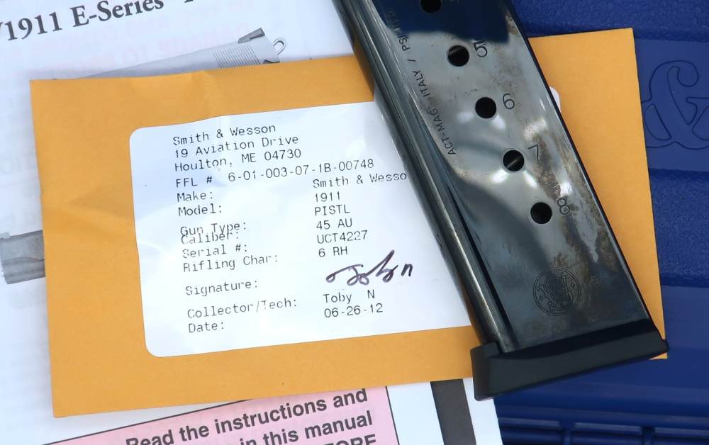 Smith & Wesson SW1911 45ACP w/Case, Papers Excellent used ca. 2011 -img-1