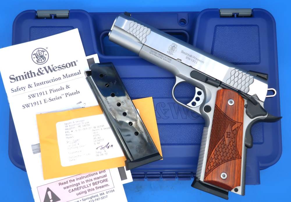 Smith & Wesson SW1911 45ACP w/Case, Papers Excellent used ca. 2011 -img-0
