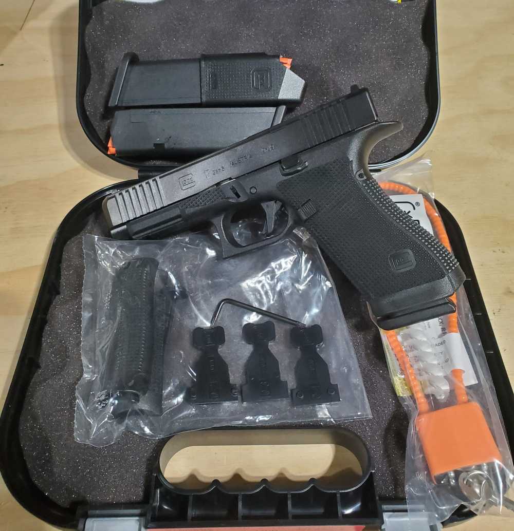 NEW Glock 17 Gen 6 W/Factory Case, 3 Mags, & Accessories -img-0