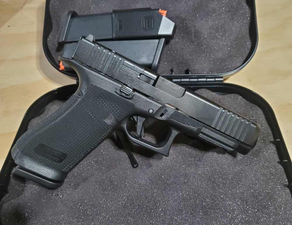 NEW Glock 17 Gen 6 W/Factory Case, 3 Mags, & Accessories -img-1