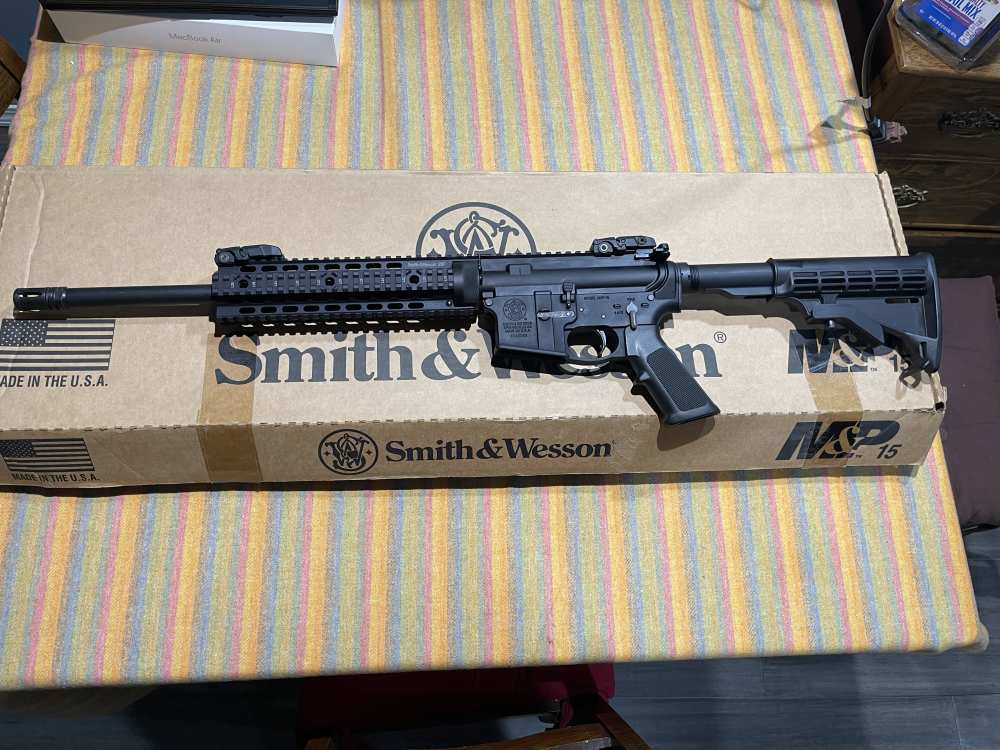 Smith & Wesson M&P15 Military & Police Tactical, Magpul-Quad rail 5.56 Nato-img-0