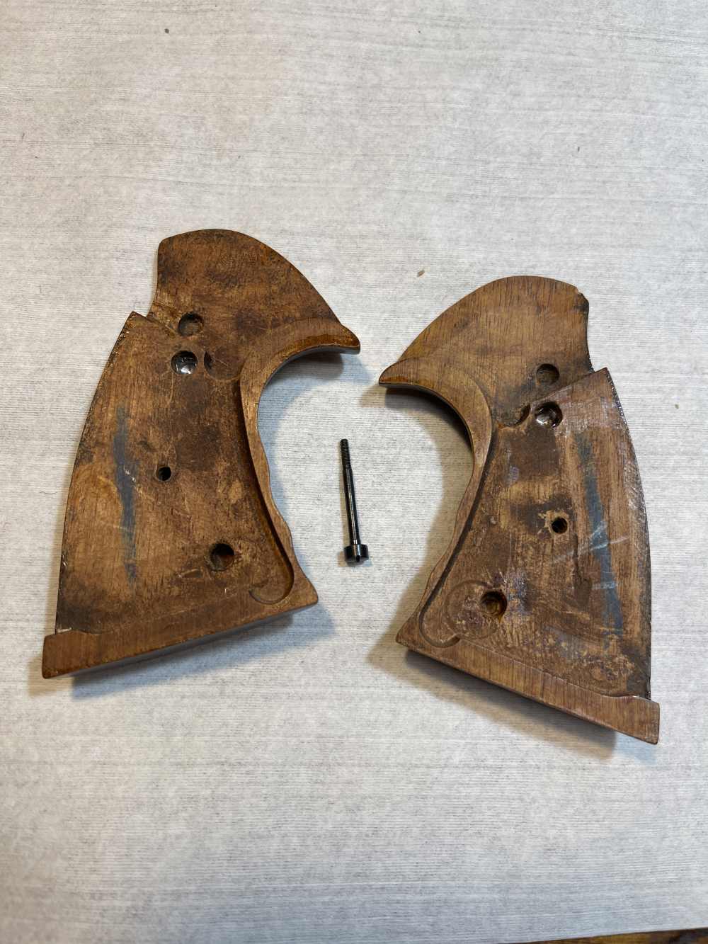 Colt Lawman, MK III," J " frame wood grips, finger groove -img-3