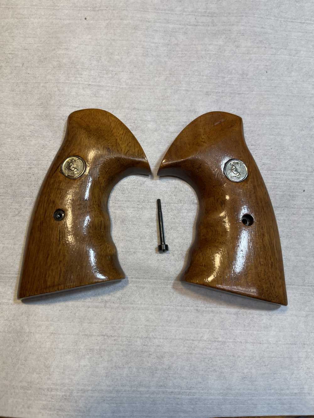 Colt Lawman, MK III," J " frame wood grips, finger groove -img-8