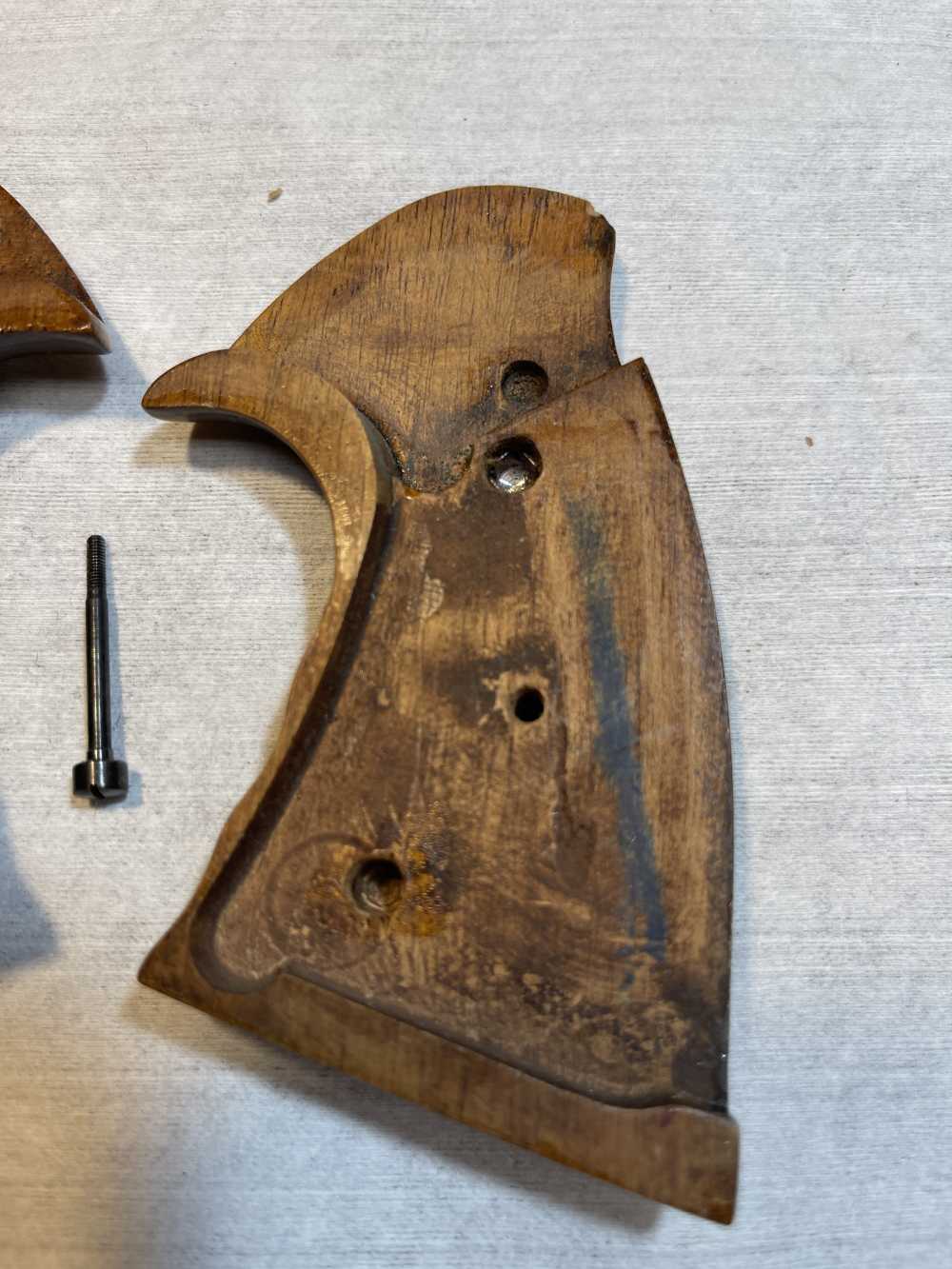 Colt Lawman, MK III," J " frame wood grips, finger groove -img-6