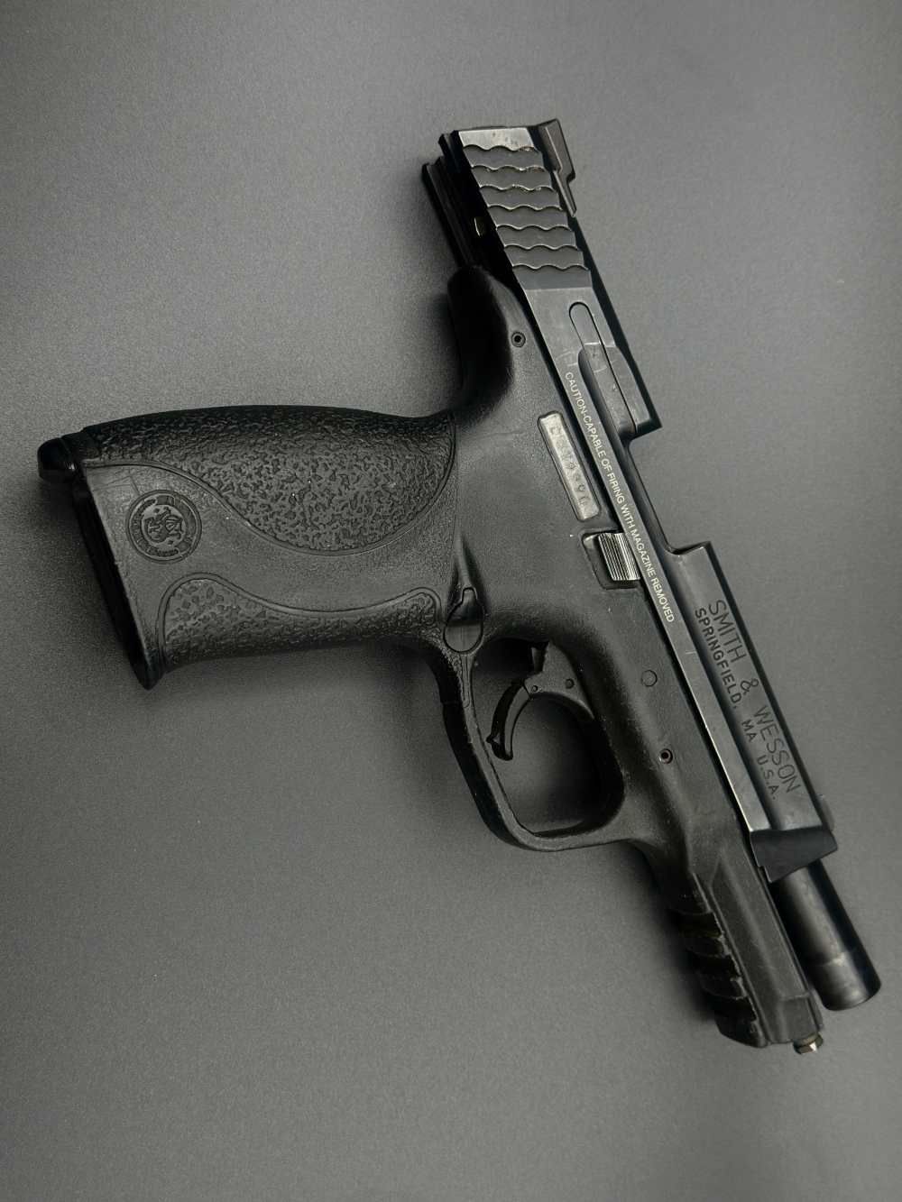 Smith & Wesson M&P9 9mm Full-Size Pistol-img-3