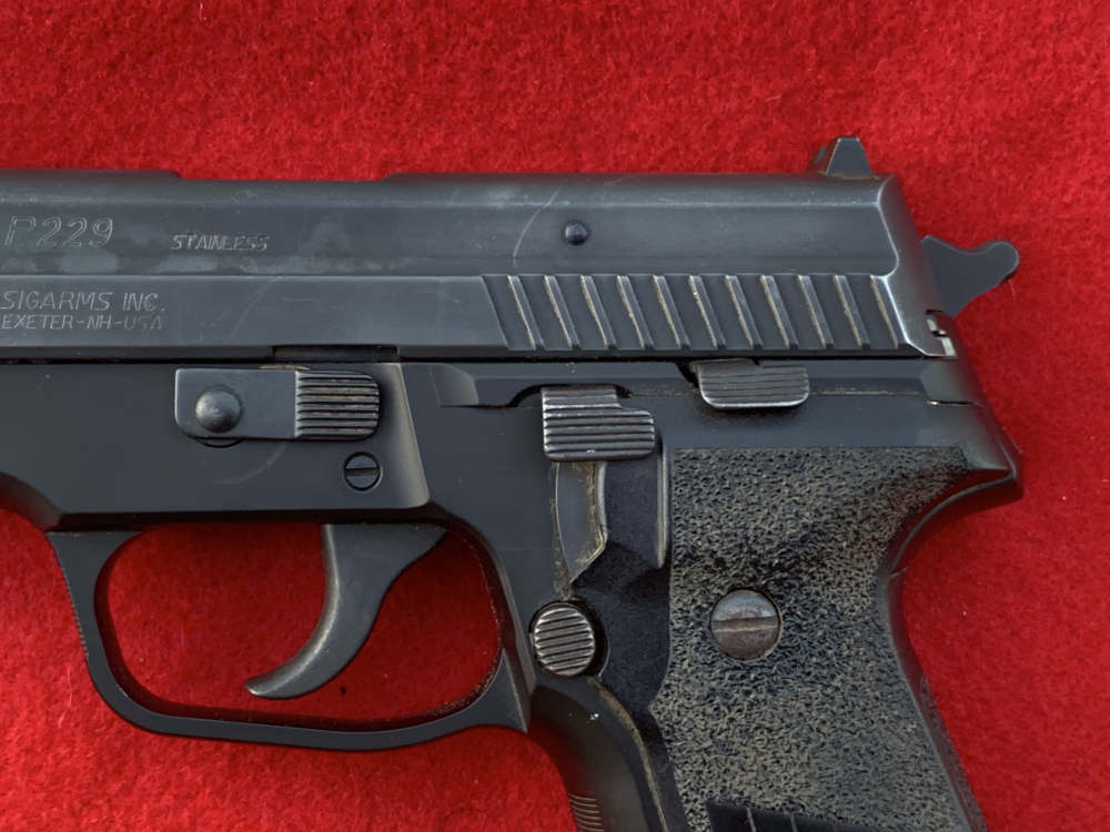 Nice Sig Sauer P229, 40 S&W, black, 3.9", one mag-img-8