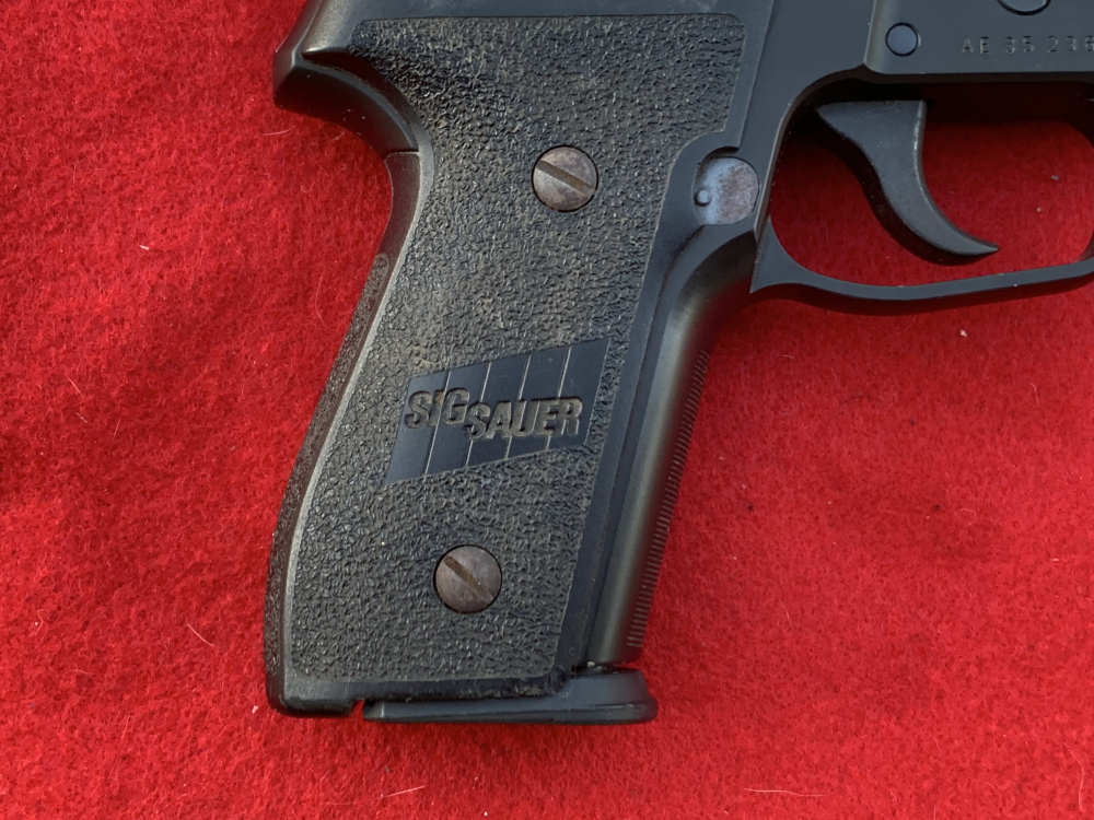 Nice Sig Sauer P229, 40 S&W, black, 3.9", one mag-img-1