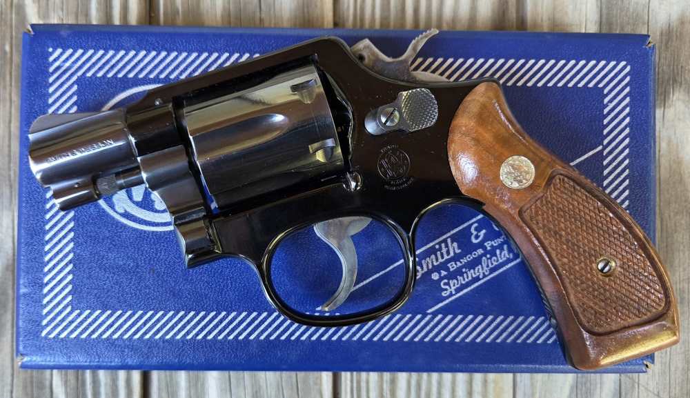 Collectors Grade Smith & Wesson 12-3 Airweight 38 Special 2" In Box-img-0