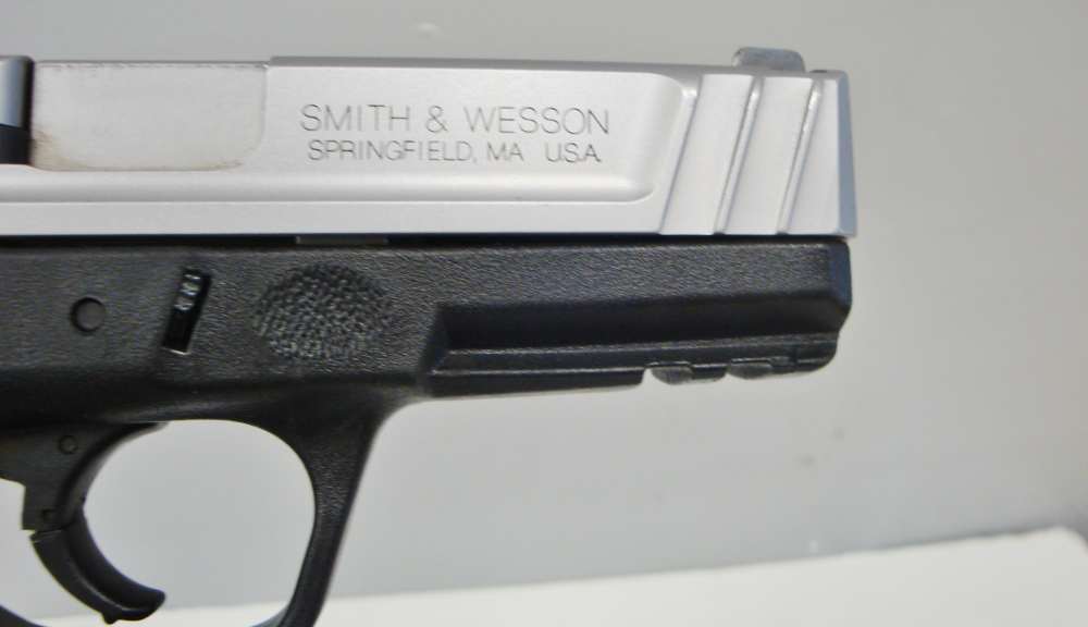 Smith & Wesson SD9VE 9MM Black & Stainless 2 16-Rd Mags - 99%-img-3