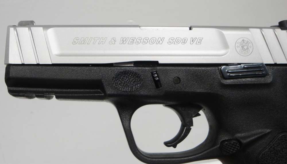 Smith & Wesson SD9VE 9MM Black & Stainless 2 16-Rd Mags - 99%-img-10