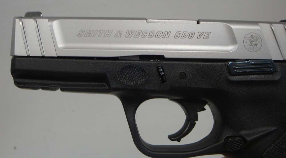 Smith & Wesson SD9VE 9MM Black & Stainless 2 16-Rd Mags - 99%-img-12