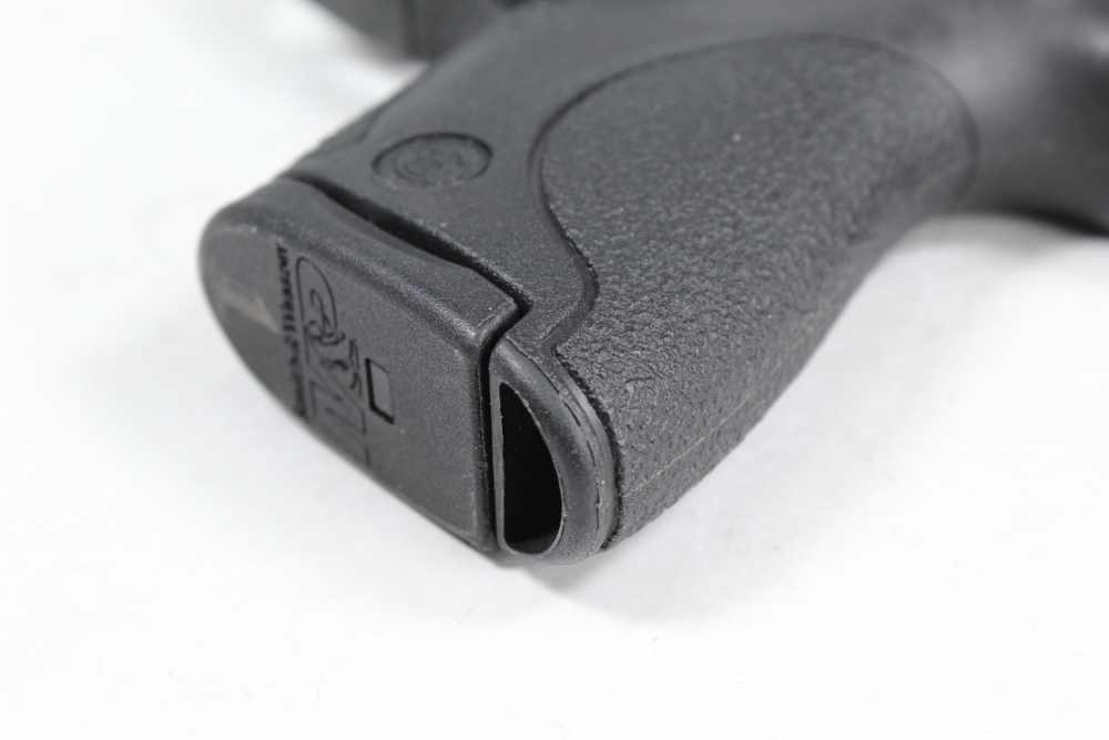 Smith and Wesson M&P 9 Shield 9mm Compact Everyday Carry Pistol Matte Black-img-17