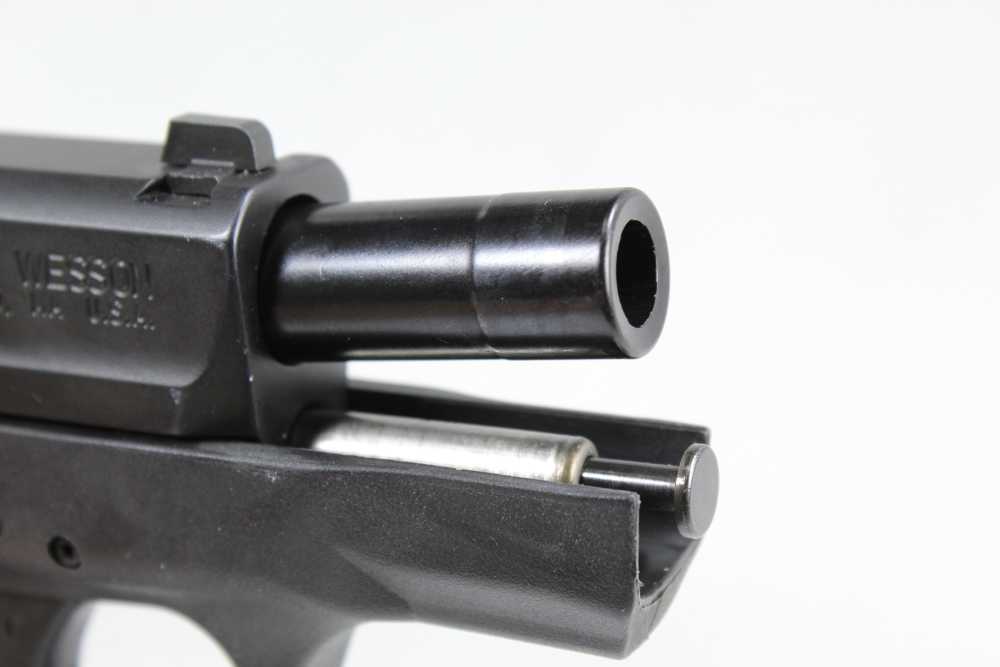 Smith and Wesson M&P 9 Shield 9mm Compact Everyday Carry Pistol Matte Black-img-21