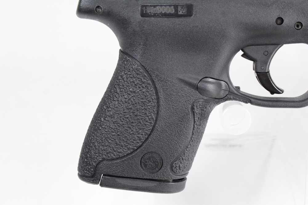 Smith and Wesson M&P 9 Shield 9mm Compact Everyday Carry Pistol Matte Black-img-3