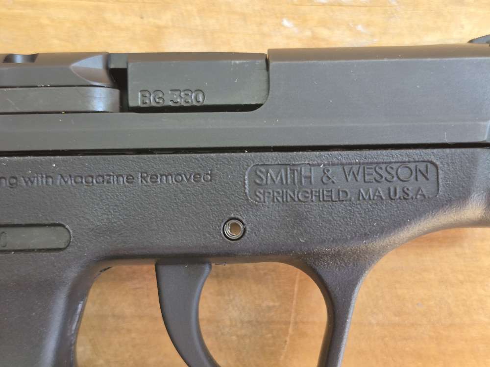 Smith & Wesson Bodyguard .380 ACP 109381 +2 Mags & Orig Box-img-4