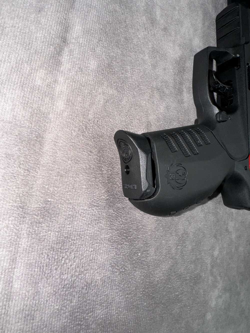 USED! RUGER MODEL SR22 SEMI AUTO PISTOL .22LR W/ 3 MAGS $.01 PENNY-img-11