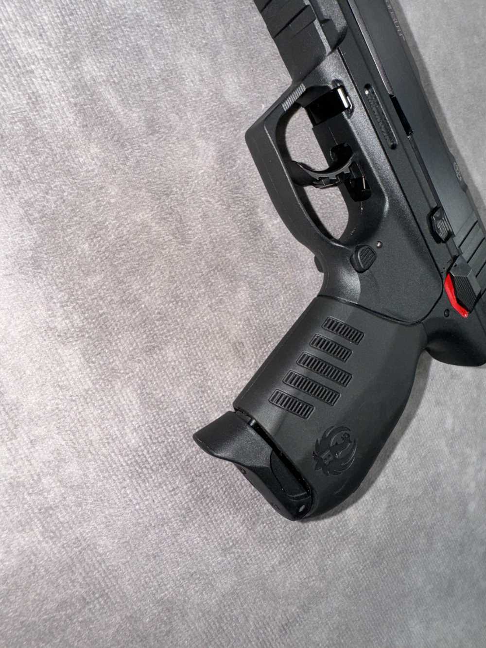 USED! RUGER MODEL SR22 SEMI AUTO PISTOL .22LR W/ 3 MAGS $.01 PENNY-img-12