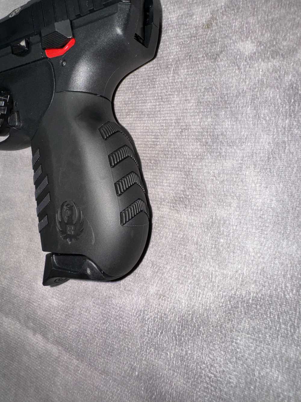 USED! RUGER MODEL SR22 SEMI AUTO PISTOL .22LR W/ 3 MAGS $.01 PENNY-img-10