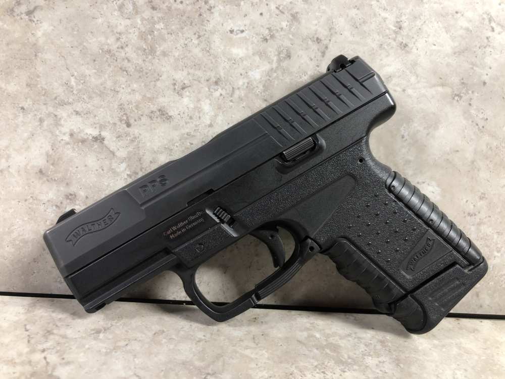 Walther PPS .40cal Pistol w/ 2 mags and case-img-1