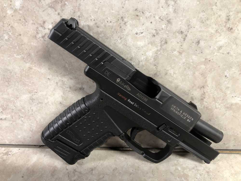 Walther PPS .40cal Pistol w/ 2 mags and case-img-7