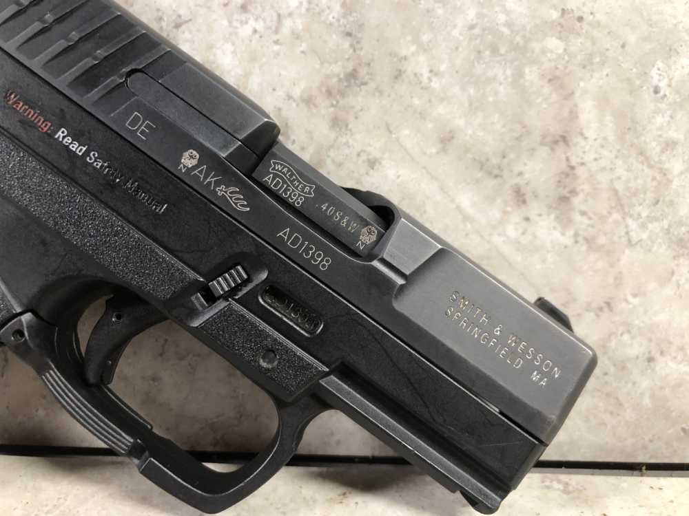 Walther PPS .40cal Pistol w/ 2 mags and case-img-4