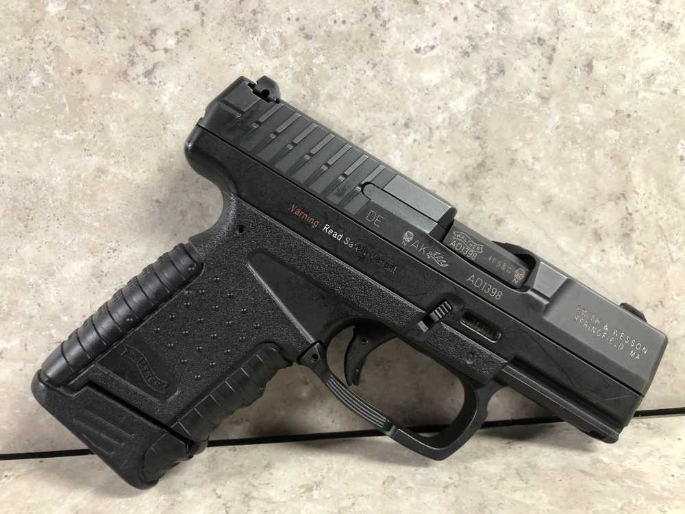 Walther PPS .40cal Pistol w/ 2 mags and case-img-3